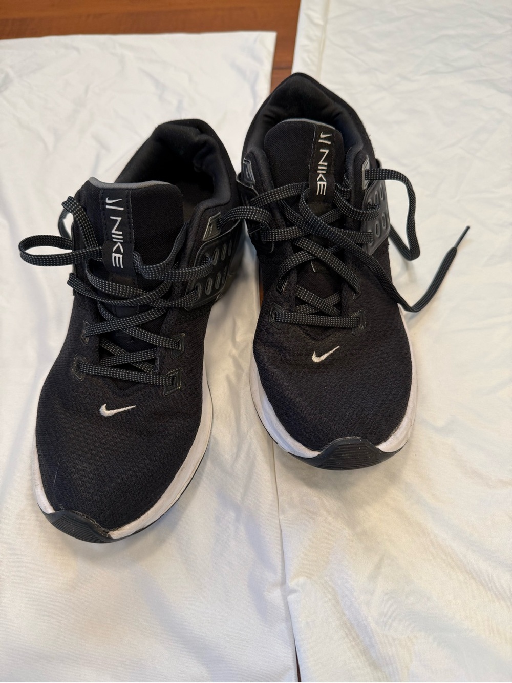 Nike Black and White womans Athletic Sneakers